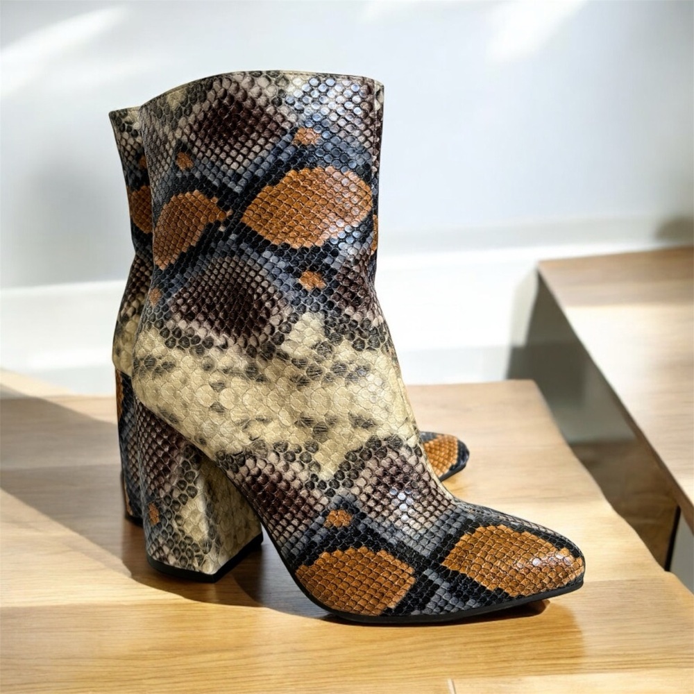 Kaari Blue Snakeskin Faux Leather Chunky Heel Boots Womens Sz 7 - Picture 5 of 7